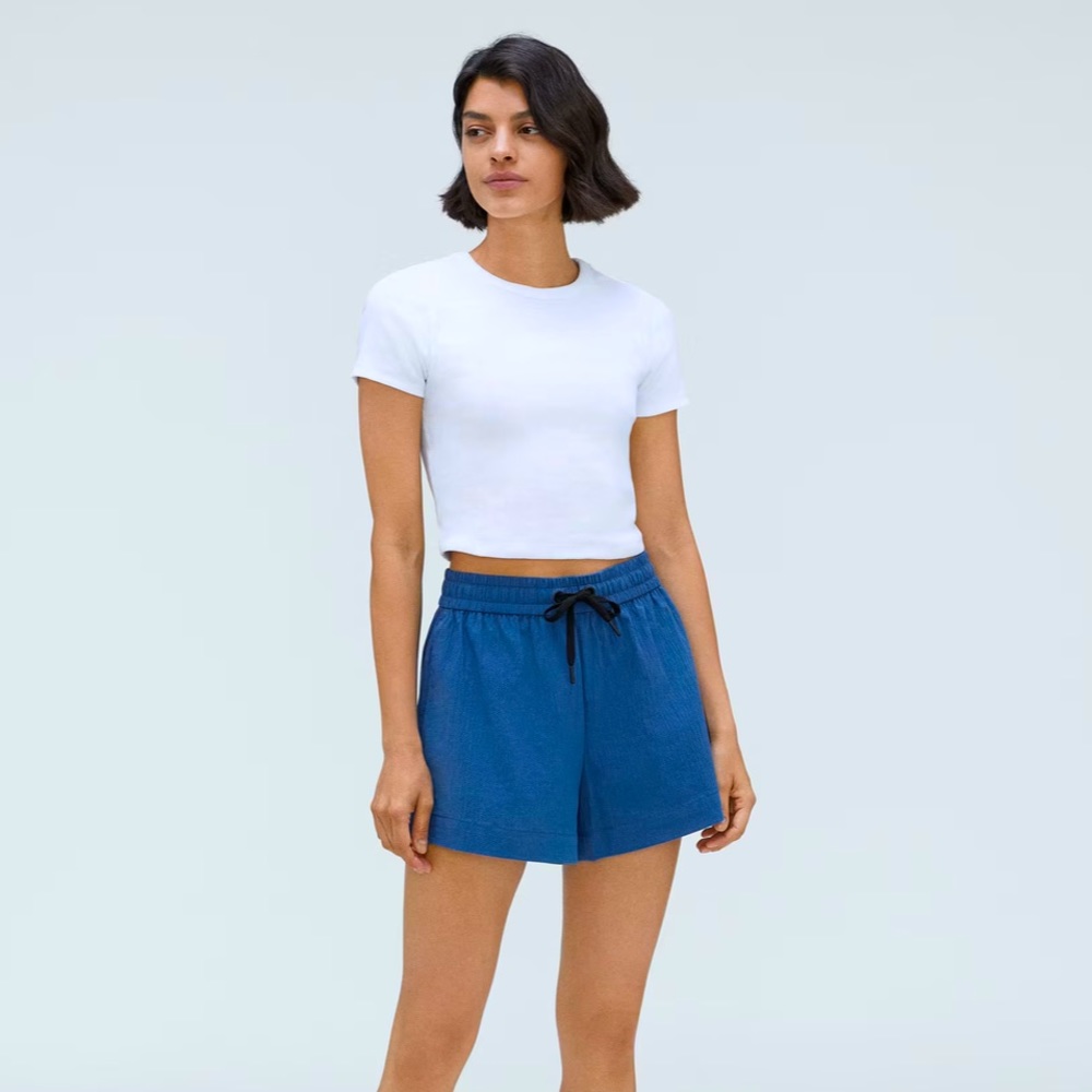 Everlane Seersucker Shorts in blue